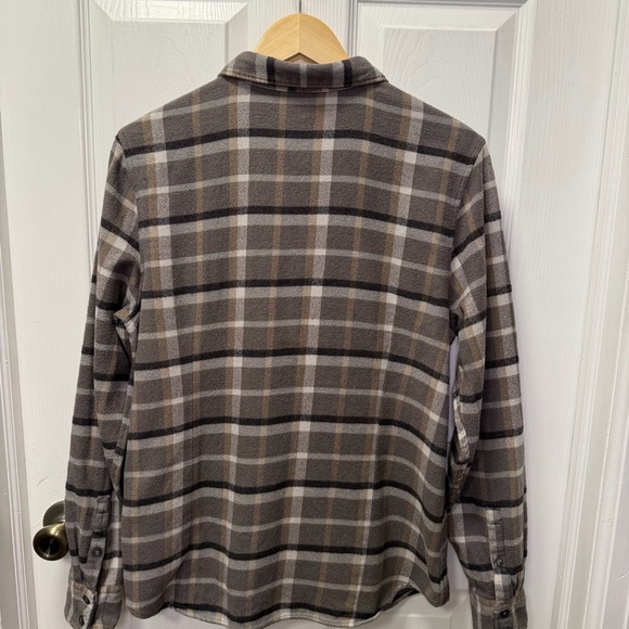 Patagonia Women’s Fjord Flannel Shirt, 100% Organic Cotton, Large, Grey/Brown - Picture 3 of 10
